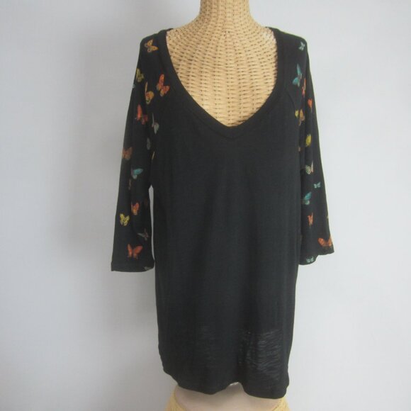 New Torrid Womens Plus 1X Black  Deep V Neck Butterfly Print T Shirt 3/4 Sleeves - Picture 1 of 11